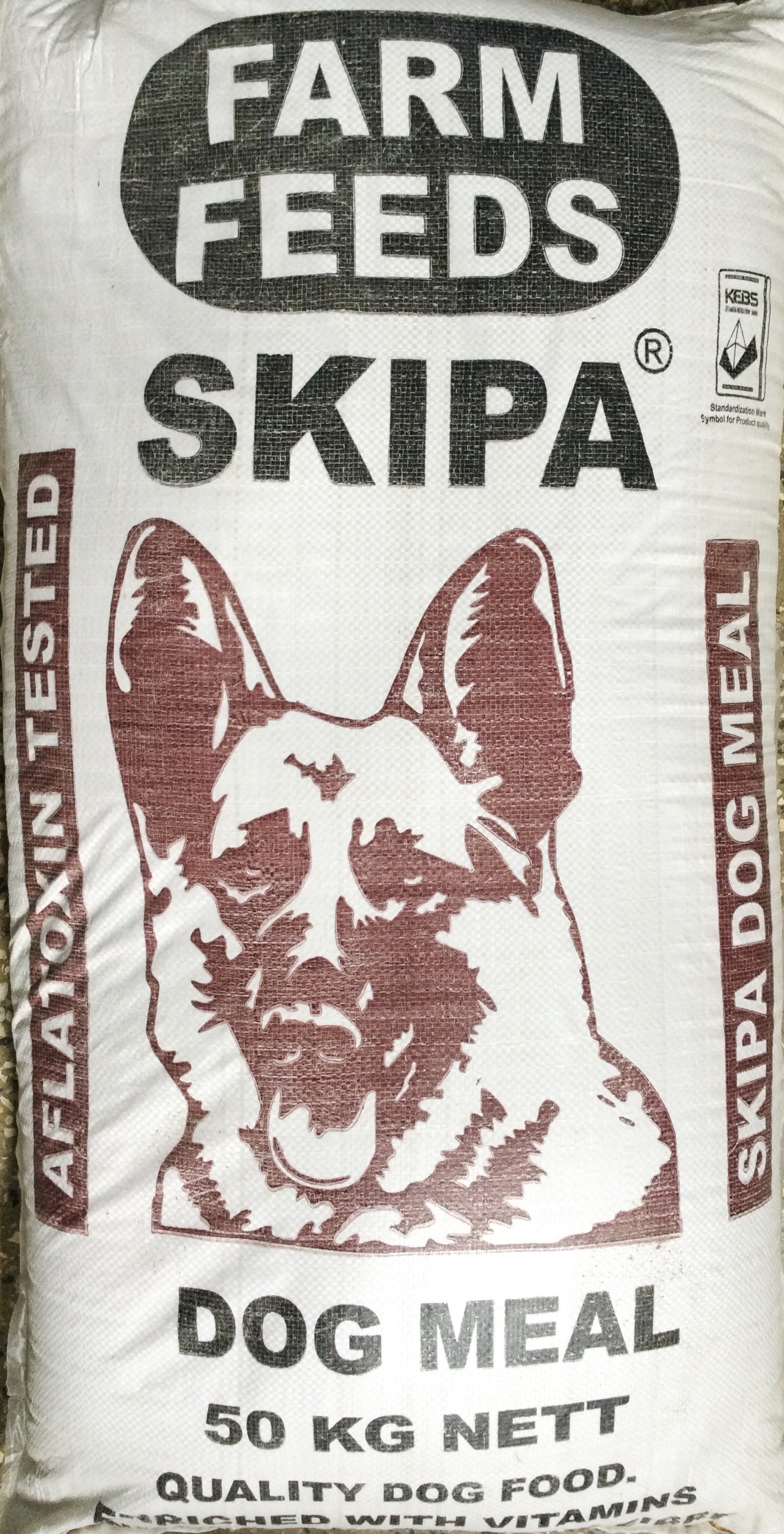 This is a high quality aflatoxin-free, uncooked, dry meal for all ages and breeds of dogs.
It contains high specifications of energy and proteins, sterelized meat and bone meal for all ages and breeds of dogs.
Contains high levels of calcium and phosphorus for the development of strong bones, and robust body health. Contains toxin binders to ensure it is free of mycotoxins